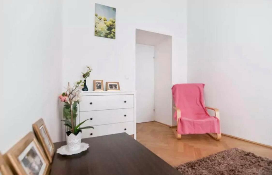 Marvelous Midtown Apartment Вена Экстерьер фото