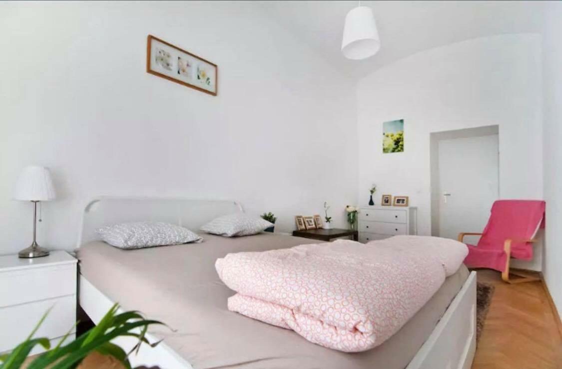 Marvelous Midtown Apartment Вена Экстерьер фото